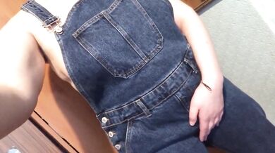 Amateur Girl Wet Denim Overalls Pissing Herself Solo