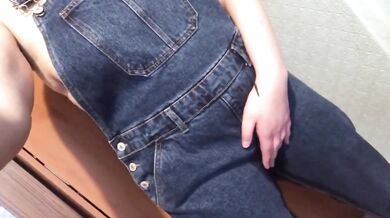 Amateur Girl Wet Denim Overalls Pissing Herself Solo