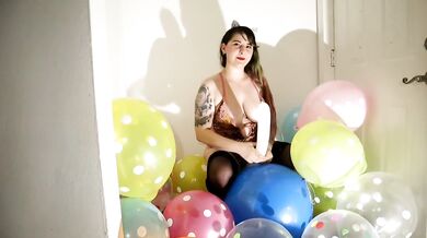 HD Femdom Kendal Kink Looner Balloon B2P Sit2Pop hump Suck Deepthroat Fuck giant Balloons smoking