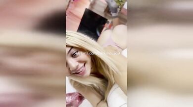 Verified Amateur Blonde First Time Live Bukkake Destroyed Gushing Covered In Cum