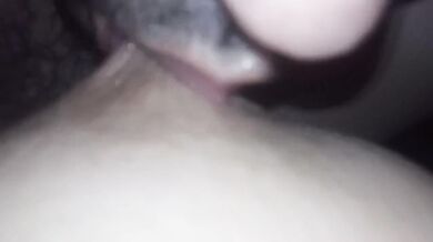 Amamantando a mi marido leche condensada pezones duros lechean duro
