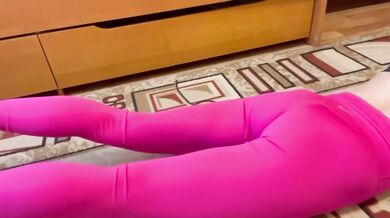 Fit Babe Destroyed By Stretching In Hot Pink Leggings