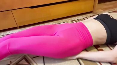 Fit Babe Destroyed By Stretching In Hot Pink Leggings