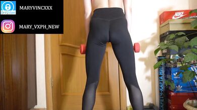 Amateur brunette fitness babe destroys her perfect ass with intense workout sport bra