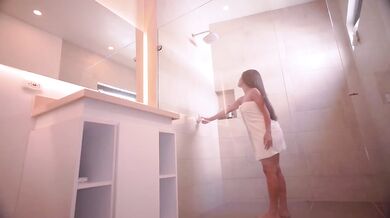 Colombian Roomie Camila Londoño Squirts All Over Tibasins Bathroom Blowjob