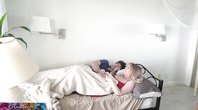 Belle Mom Shares Single Hotel Room Bed With Stepson