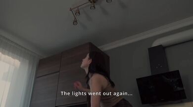 First I put in a light bulb, and then I put it in Skye Young (with English subtitles)