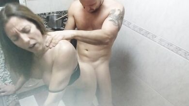Sexo in the kitchen