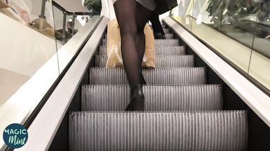 BLONDE YOUNG MILF IN CHANGING ROOM