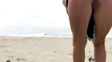 More Real Amateur Public Sex Risky on the Beach !!! People walking near...