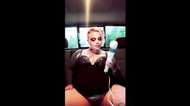 Thick Milf Plays With Pussy In Car Until She Orgasms