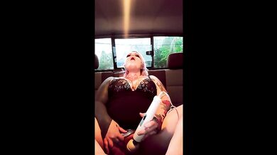 Thick Milf Plays With Pussy In Car Until She Orgasms