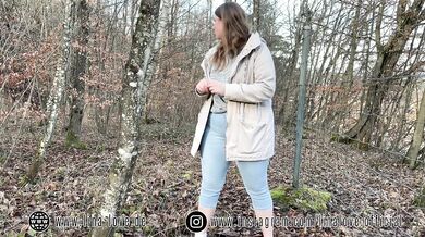 Omg my first outdoor jeans piss. 18yo german girl