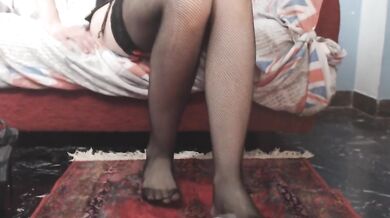 FETISH FEMDOM ITA TACCHI AUTOREGGENTI PIEDI OLIATI FAKE CUM CREAM FOOTJOB