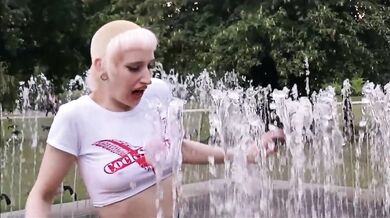 Lynn-Tonic - Public Boob Show