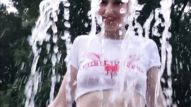 Lynn-Tonic - Public Boob Show