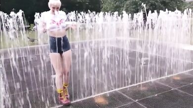 Lynn-Tonic - Public Boob Show
