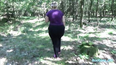 Chubby with Big Ass Suck and Fuck in Forest!