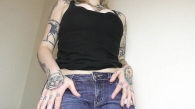 MY FARTS MAKE ME HORNY AS FUCK
