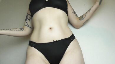MY FARTS MAKE ME HORNY AS FUCK