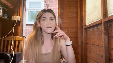 Mean girl smoking and scrunchy soles xo