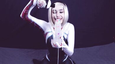 Spider Gwen: A Sticky Situation Preview