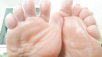 What do you think about feet and Jerk Off Instruction game in the same time? Arya Grander