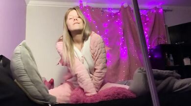 Vienna Rose humps pillow and rubs pussy until she cums hard