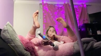 Vienna Rose humps pillow and rubs pussy until she cums hard