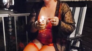 Cum smoke with me while I rub my sore body with some vibes!