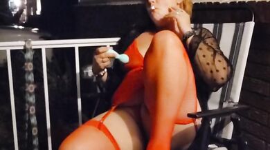 Cum smoke with me while I rub my sore body with some vibes!