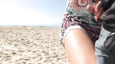 Real Amateur Public Sex Risky on the Beach !!! People walking near...