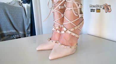 HandJoy * Goddess Hira's stunning foot tease + cumshot on sexy High Heels