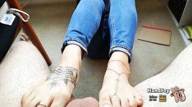 HandJoy * Foot rub + footjob with french pedicure * request by balabamber