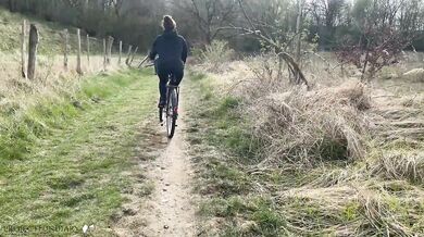 tinder girl fucked outdoor in public nature on a biketour