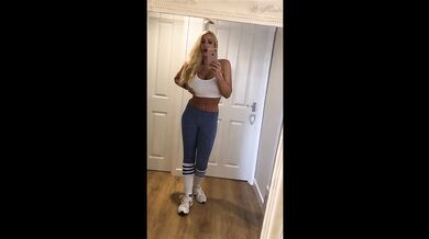 My sexy new yogapants and what is underneath