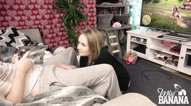 He tries to play RDR2 while she plays with his cock!