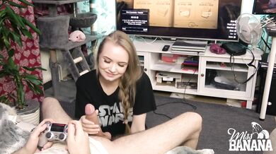 He tries to play RDR2 while she plays with his cock!