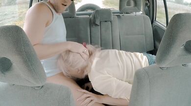 girl seduce the Taxi Driver and fuck with him next to the Public Road
