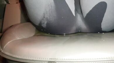 Nonchalanty Pissing my Yoga Pants While Texting