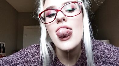 super sexy up close mouth tongue & spit play