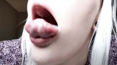 super sexy up close mouth tongue & spit play