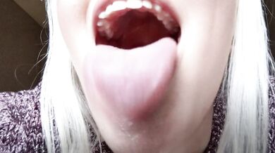 super sexy up close mouth tongue & spit play