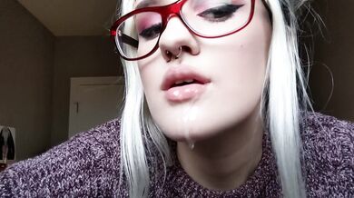 super sexy up close mouth tongue & spit play