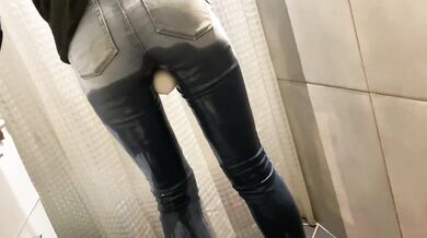 Desperate Pee in my Jeans next he Pee on Me and on end give him BlowJob with Cum on me
