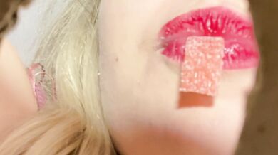 VORE - I swallow my candy while imagining it's YOU - gentle giantess - ASMR / 5 min!/