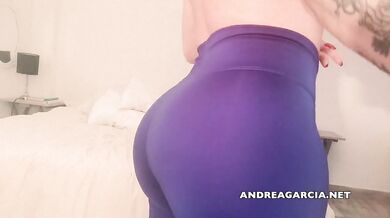 hot pants yoga - ANDREA GARCIA