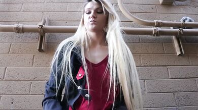 Get to Know Erin Evelyn Smoke Sesh