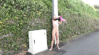 Cindy walks naked on the street
