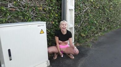 Cindy walks naked on the street
